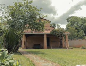 Em tiradentes, Minas Gerais, CASA TÍPICA E ESPAÇOSA EM TERRENO ARBORIZADO